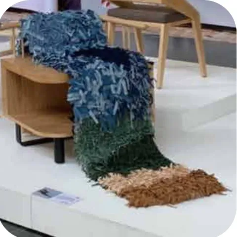 編織墊毯與木椅實品